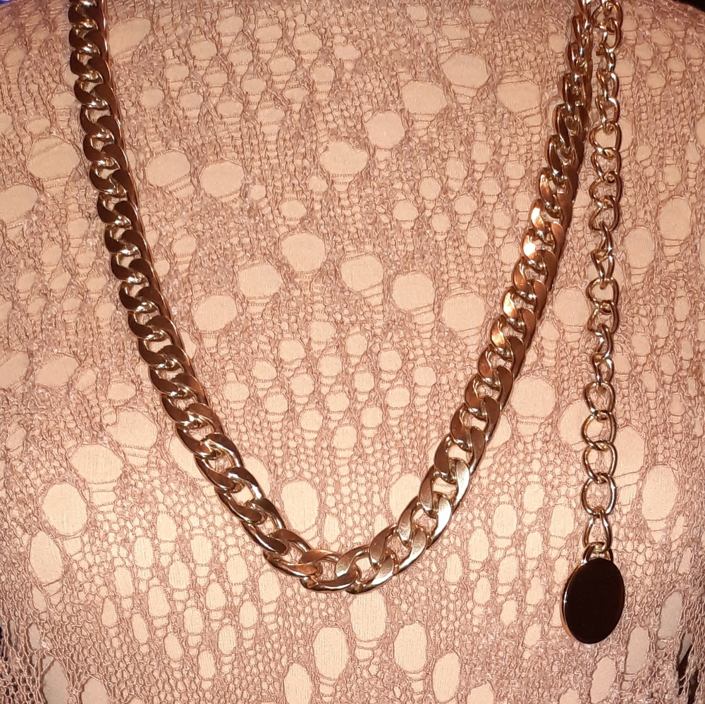 Gold Chain Link Women's Belt with Pendant - Picture 2 of 7